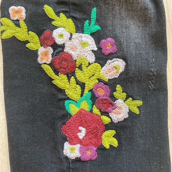 Zara Trafaluc Black Floral Frayed Jeans - Picture 4 of 6